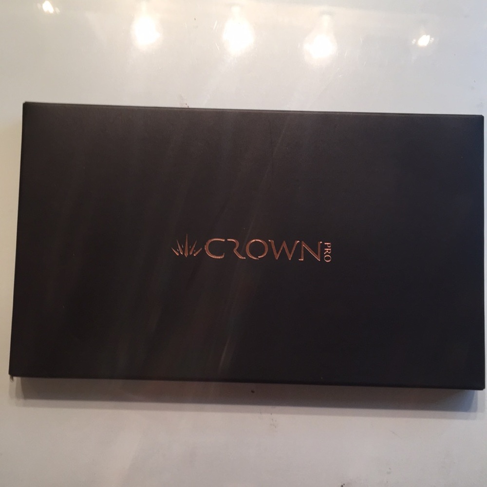 Crown eyeshadow palette